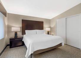 Holiday Inn Express & Suites BURLINGTON by IHG 3