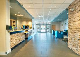 Comfort Inn & Suites Surrey 5