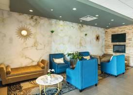 Comfort Inn & Suites Surrey 5