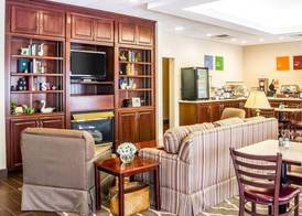 Comfort Inn & Suites 4