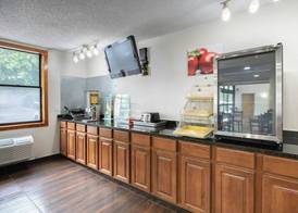 Red Roof Inn & Suites Middleborough 2