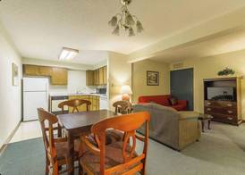 Eco Lodge Inn & Suites Bentonville near I 49 3
