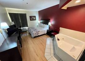 Red Roof Inn Clyde 5