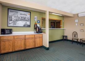 Super 8 by Wyndham Mendota 3