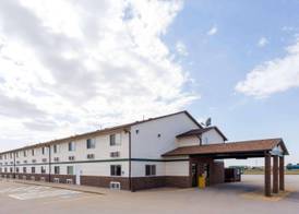 Super 8 by Wyndham Mendota 4