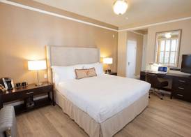 Cardinal Hotel 5