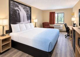 Super 8 by Wyndham Mason City 4