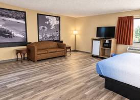 Super 8 by Wyndham Mason City 5