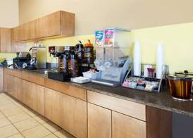 Super 8 by Wyndham Carroll 3