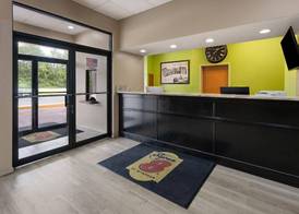 Super 8 by Wyndham Pascagoula 5