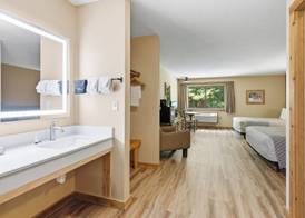 The Lodge at Crooked Lake 4