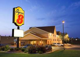 Super 8 by Wyndham Alton 5