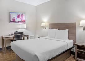 SureStay Hotel by Best Western Findlay 4
