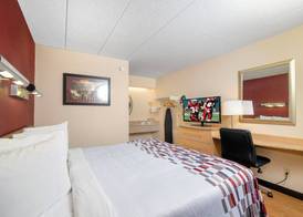 Red Roof Inn Louisville Expo Airport 4