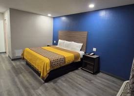 Richmond Inn & Suites Near Dayton I-70 3