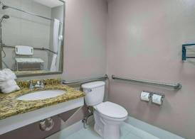 Travelodge by Wyndham Vernon CT 2