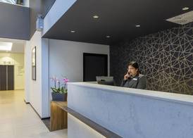 Oaks Wellington Hotel 2