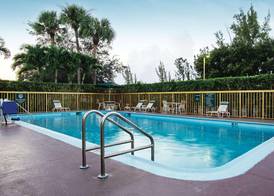 La Quinta Inn West Palm Turnpike 4