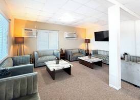 Majestic Hotel & Apartments 4