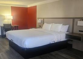 Ramada by Wyndham Westminster Denver 4