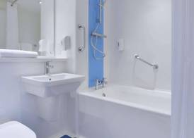 Travelodge Kew Bridge 4
