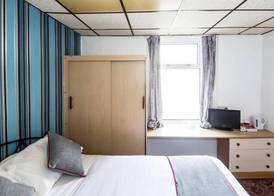 MyRoomz Silver Strand Hotel 5