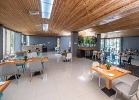 BM Beach Hotel 5