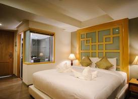Moon Dragon Hotel 5