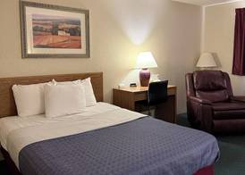 Cassville Four Seasons Inn & Suites 4