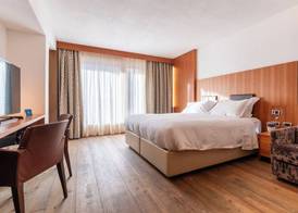 Hotel Alaska Cortina 4