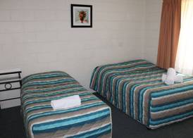 Oasis Inn Apartments 3