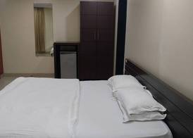 Pals Hotel 4