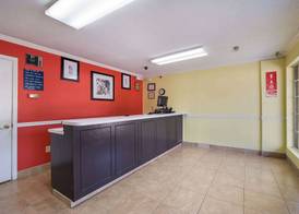 Econo Lodge Santee 3