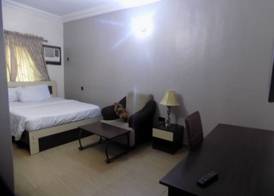 Moongate Hotel and Suites 5