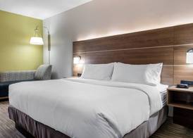 Holiday Inn Express & Suites HARRISON by IHG 3