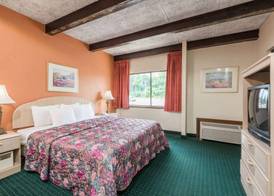 Days Inn by Wyndham Berlin Meriden 4