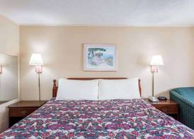 Travelodge by Wyndham Ridgeway Martinsville Area 2