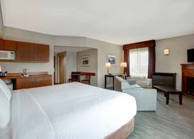 Days Inn & Suites by Wyndham Collingwood 4
