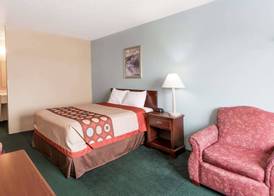 Super 8 by Wyndham Woodstock 5