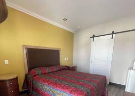 Stadium Inn & Spas 3