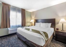 Quality Inn & Suites Lincoln North 4