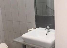 FREE PARKING, FREE BREAKFAST, only 15 minutes to City Center 3