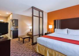 Holiday Inn Express & Suites ALPINE SOUTHEAST by IHG 4