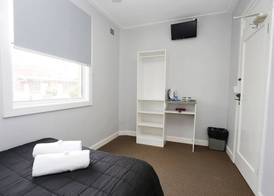 The Lakes Hotel 4