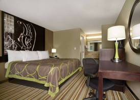 Super 8 by Wyndham Tupelo Airport 3