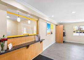 Econo Lodge Bethel - Danbury 2