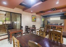 RedDoorz at Coco Grove Tourist Inn 4
