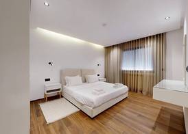 Seven Floors 4