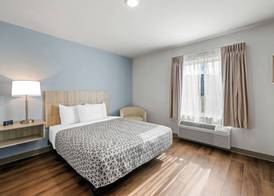 WoodSpring Suites Charlotte Northlake 4