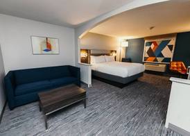 Holiday Inn Express & Suites URBANDALE DES MOINES by IHG 2